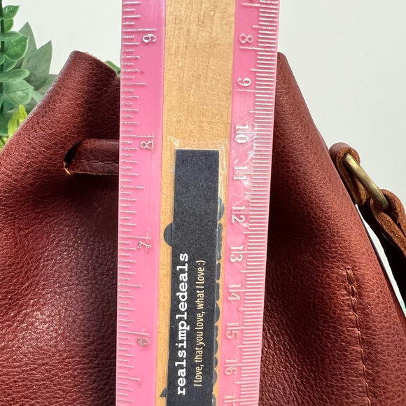 Portland Leather Bucket Bag / Crossbody - Picture 8 of 9